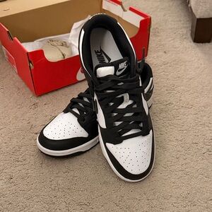 Nike Men's Black and White Low Retro Dunk Sneakers